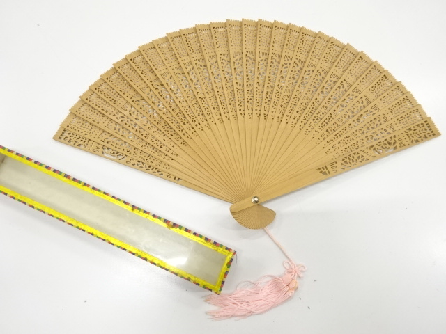 JAPANESE KIMONO / ANTIQUE SANDALWOOD FAN